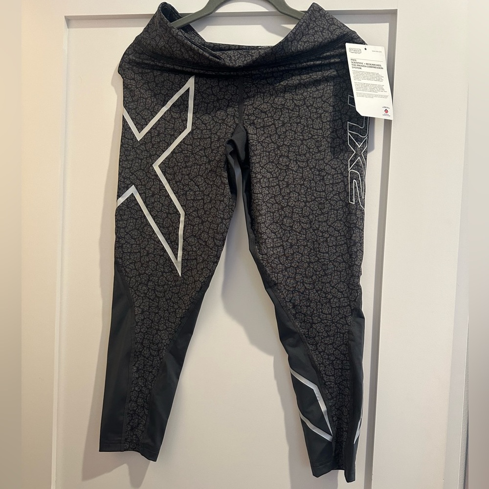 NWT 2XU Midrise Compression 7/8 Tights - L